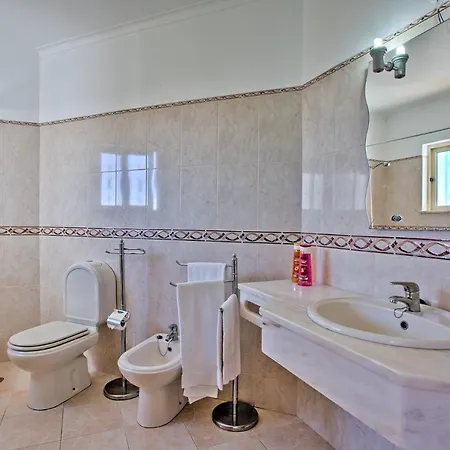 Miraflores By * אלבופיירה