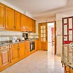 Villa Miraflores By *